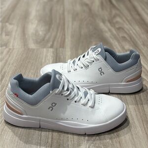On Cloud women’s White and Gray Sneakers